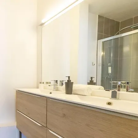 Apartment Modern 2 Bedrooms Quiet Terrace In A Palm Area, 30 Meters From Seaside *